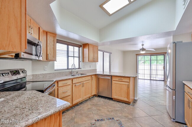 Building Photo - 7539 W Sequoia Dr