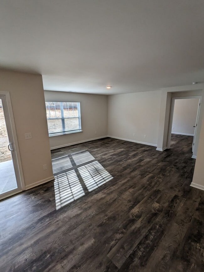 Building Photo - 4 Bedroom Ranch- Sherrills Ford
