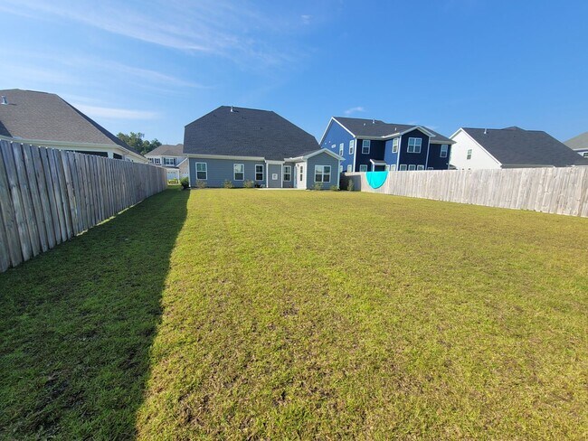 Building Photo - Available Rental located in desirable area...