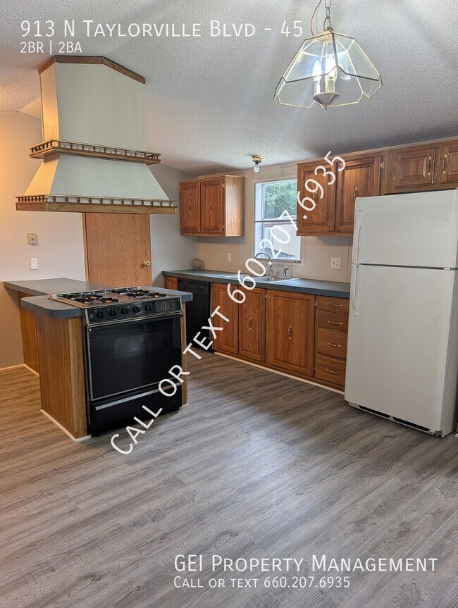 Building Photo - 913 N Taylorville Blvd