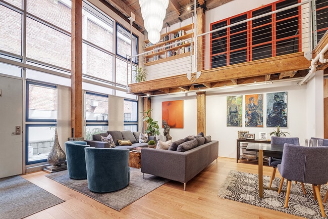 Building Photo - 650 Delancey St