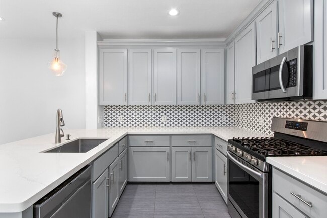 Building Photo - 1213 Nagle St