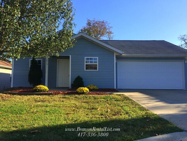 Building Photo - Large 5 Bedroom with lawn care and a community pool