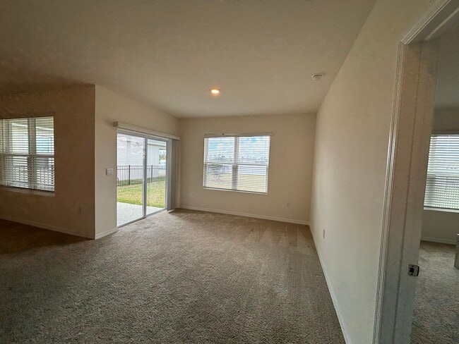 Building Photo - 812 Sky Hvn Wy