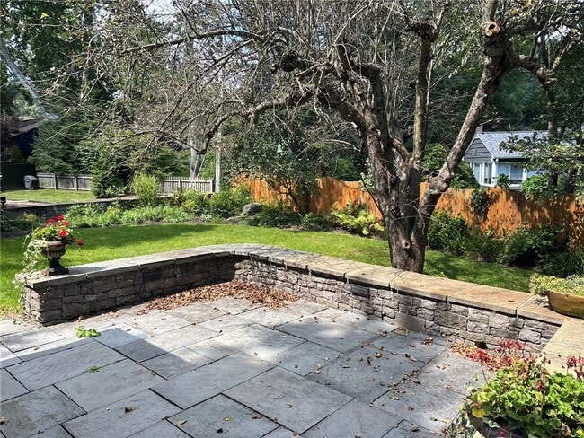 Building Photo - 20 Briar Patch Rd