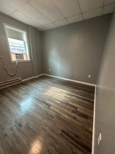 Building Photo - 1628 Wolf St