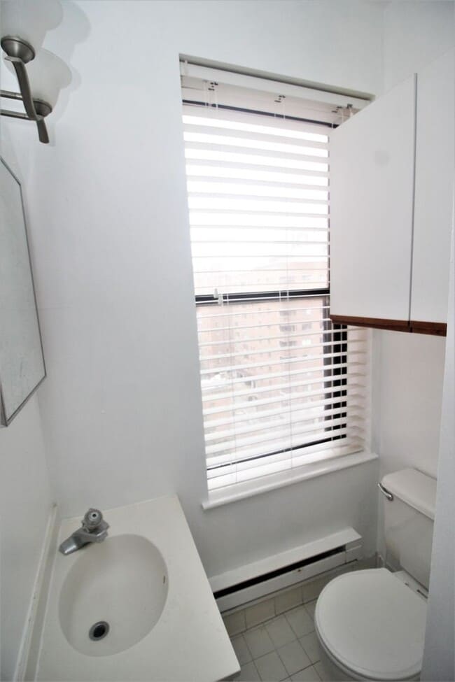 Building Photo - Cozy Mt Vernon Efficiency Studio w/ W/D in...