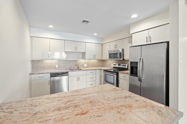 Building Photo - 101 Shearwater Ct E