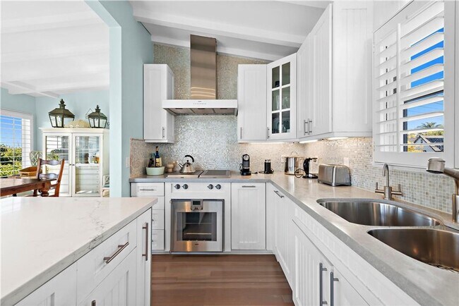 Building Photo - Woods Cove Beach House