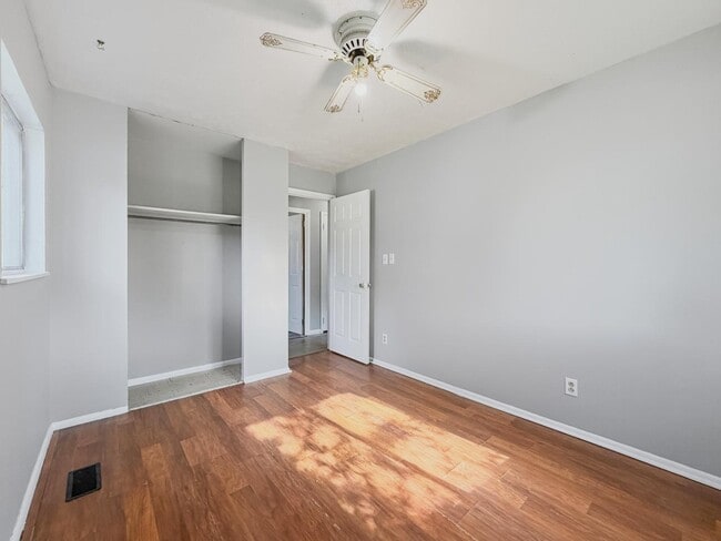 Building Photo - 836 Eastmont Dr