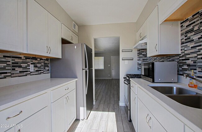 Building Photo - 5241 N 17th Ave