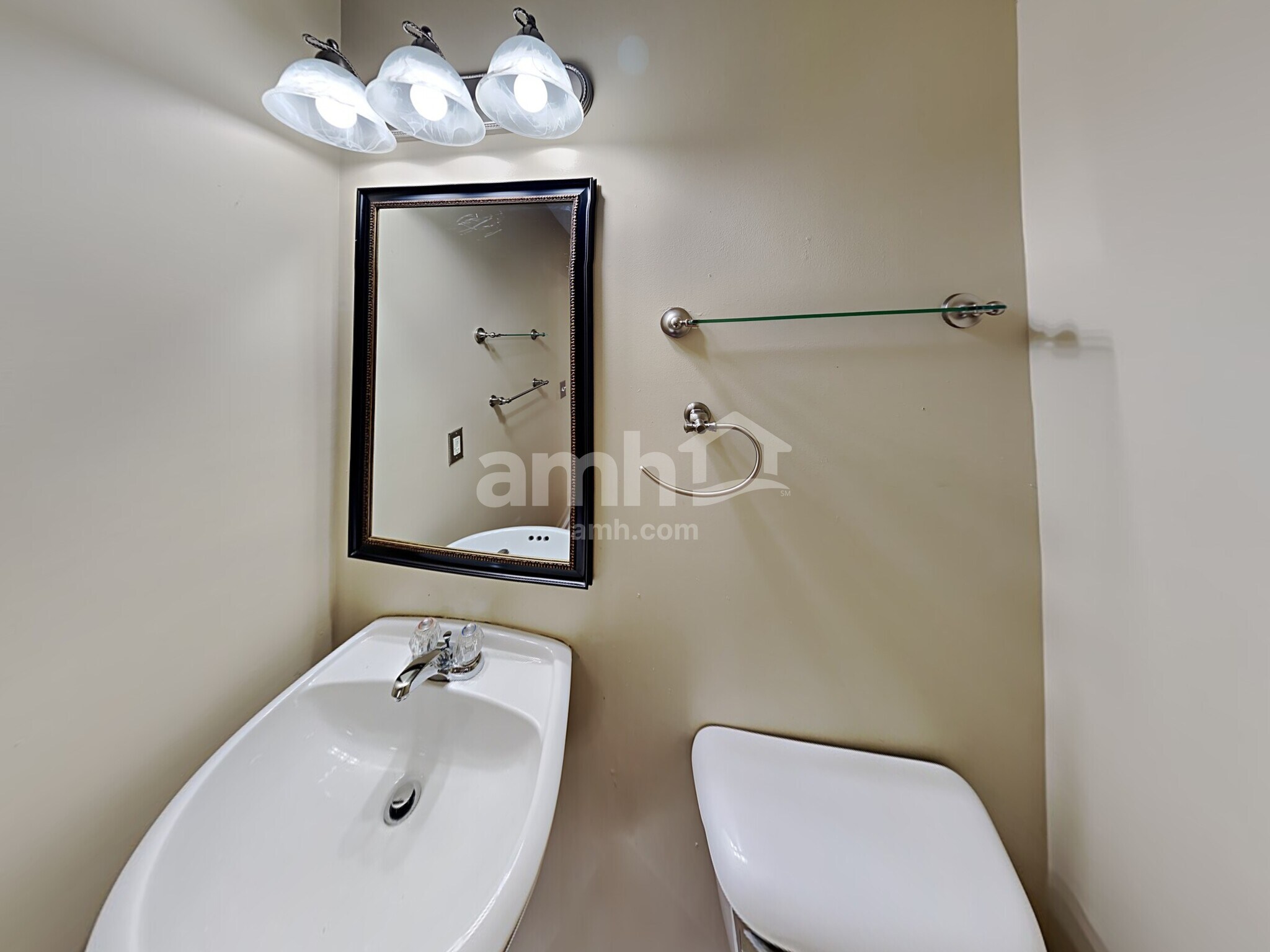 Building Photo - 4529 Hawthorn Dr