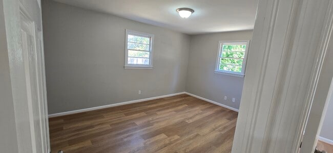 Building Photo - 7619 Parkview Dr