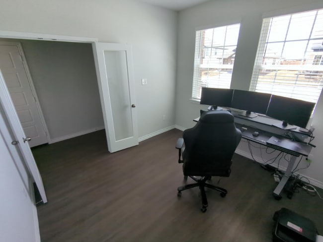Building Photo - 2436 Dahlia Dr