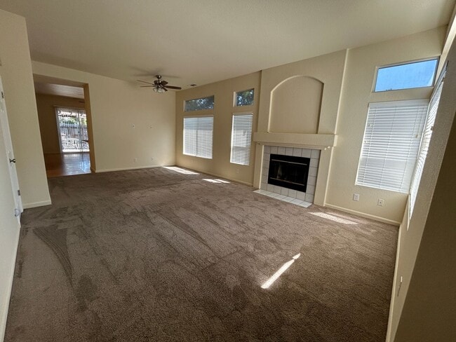 Building Photo - 7025 Sandy Souza Way