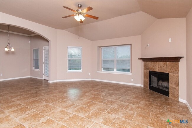 Building Photo - 704 W Gemini Ln