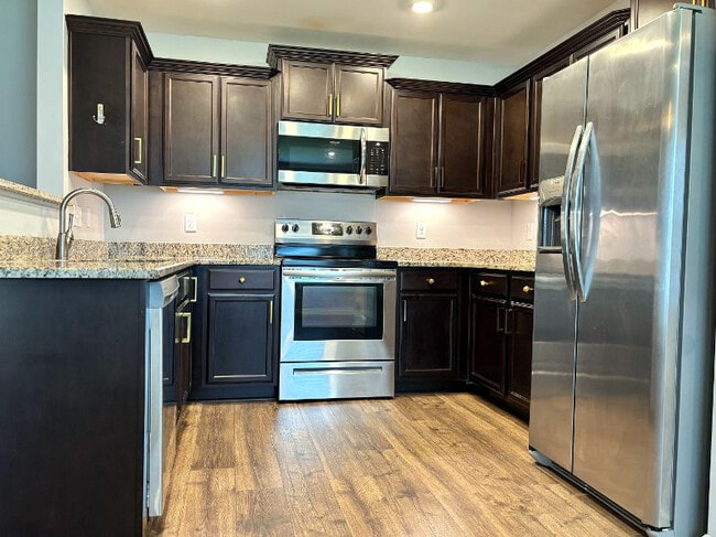 Building Photo - 2431 Hollis Dr