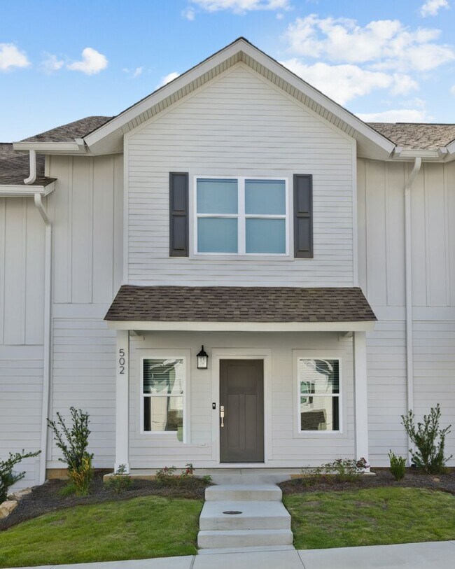 Building Photo - 3260 Academy Dr