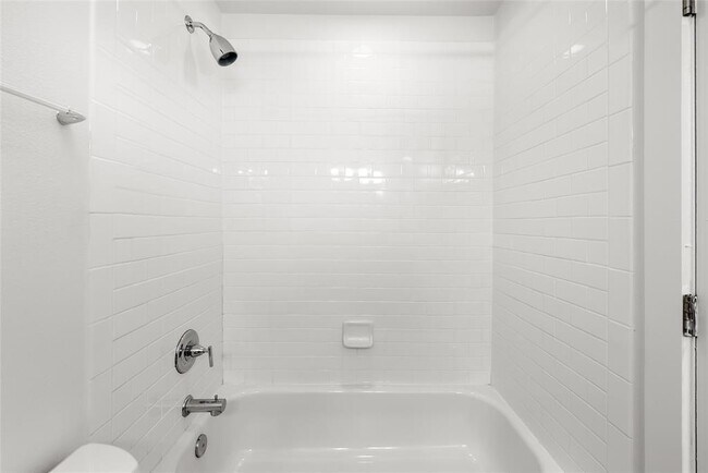 Building Photo - 2200 Dickson Dr