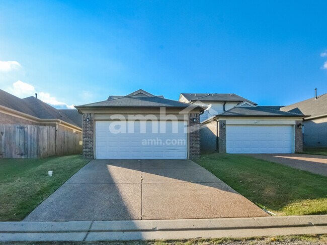 Building Photo - 10249 Sterling Ridge Dr