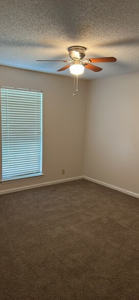 Building Photo - 105 Crestwood Ct