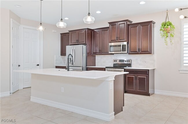 Building Photo - 2852 Royal Gardens Ave