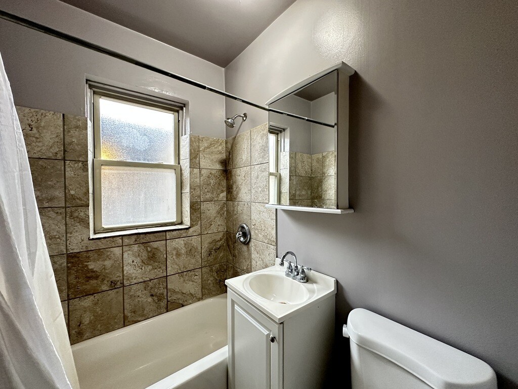 Building Photo - 4031 W Melrose St