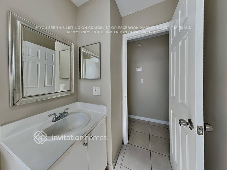 Building Photo - 9350 NW 35th Manor