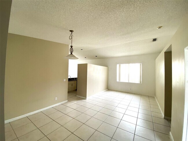 Building Photo - 3550 Stratton Ln