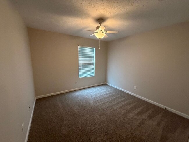 Building Photo - 3 Bed 2.5 Bath Townhome in Brentwood