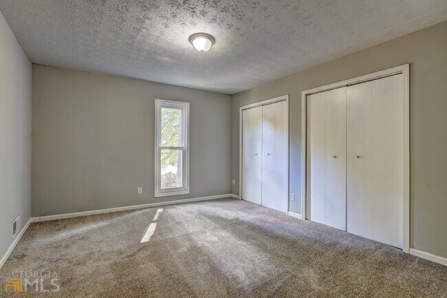 Building Photo - 2700 Creekview Point NW