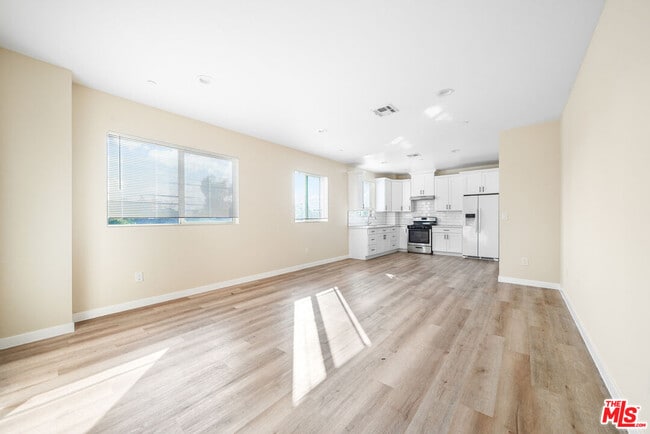 Building Photo - 1002 E 33rd St