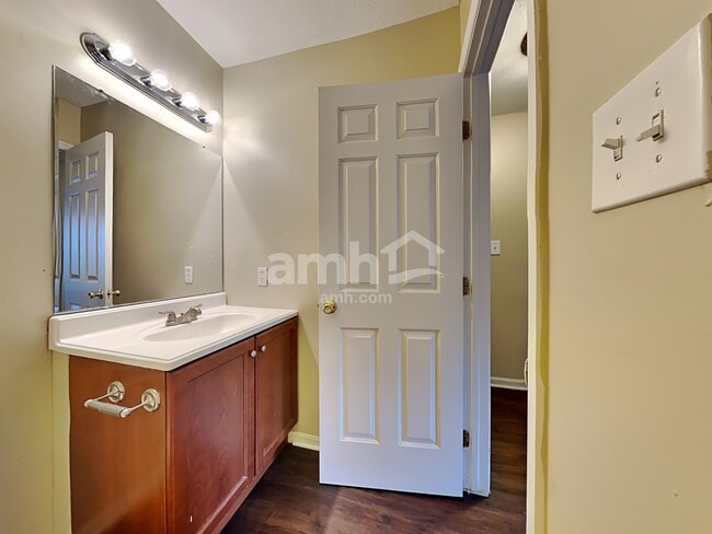 Building Photo - 2515 Bridgewood Dr