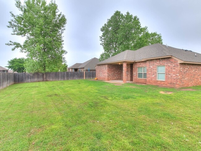 Building Photo - 4 Bedrooms/3Car/Edmond Schools -  Community Pool- Storm Shelter