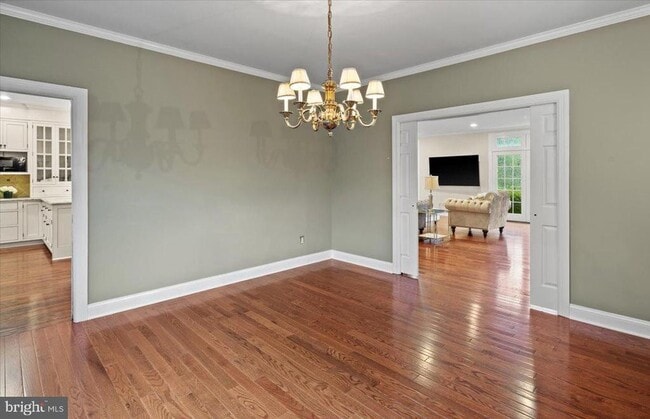 Building Photo - 12 Windermere Way