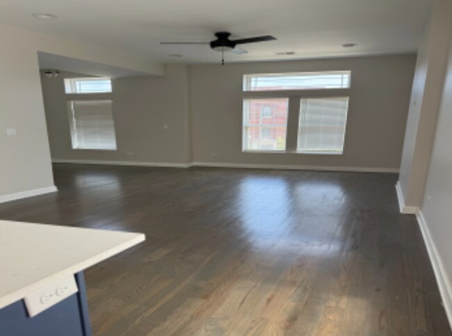 Building Photo - 5910 S Michigan Ave