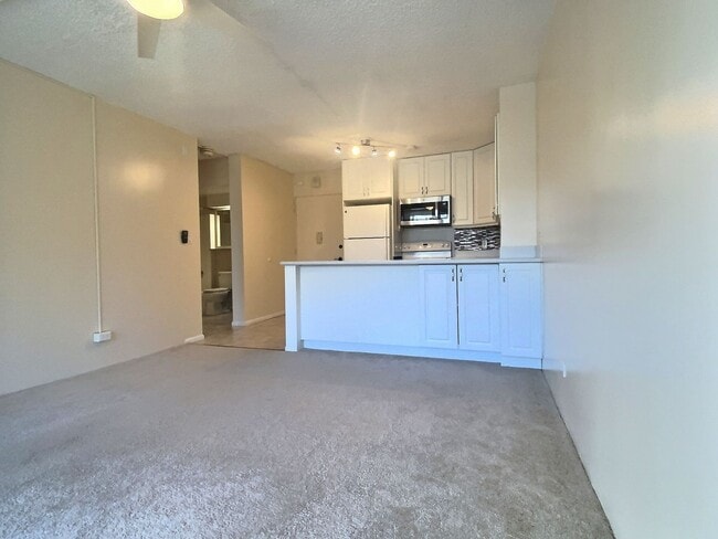 Building Photo - Cute 1 bedroom 1 bath with parking