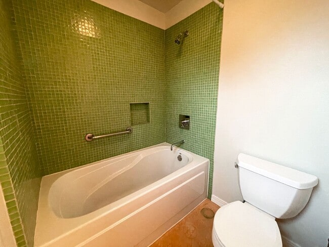 Building Photo - Gorgeous Townhouse in the Heart of Multnomah Village with Attached Garage, Outdoor Space