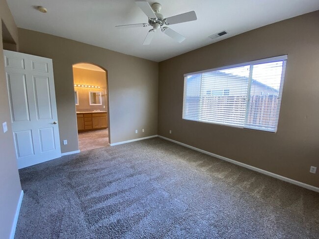 Building Photo - Beautiful 3 Bedroom + 1 FLEX ROOM Single Story House in South Meadows Reno