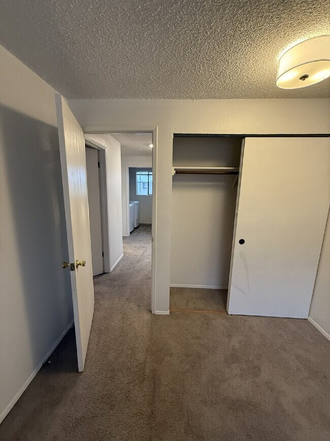 Building Photo - "Spacious 2-Bedroom with 1.5 Baths in the Heart of Kent – 1072 Sq Ft of Comfort!"