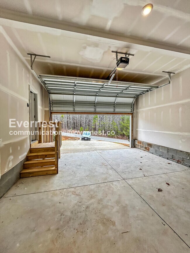 Building Photo - 109 Big Bertha Dr