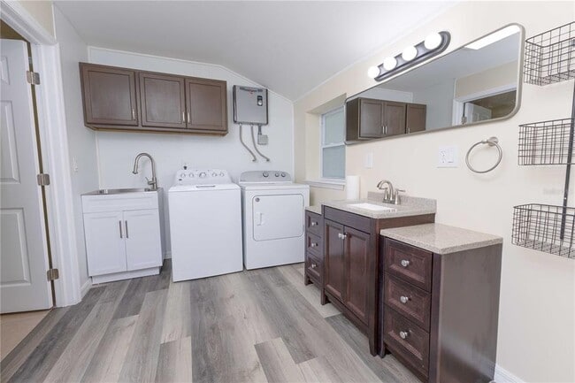 Building Photo - 11302 SE Hwy 42