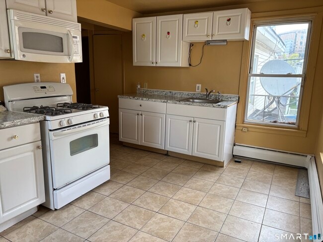 Building Photo - 42 Elliot St