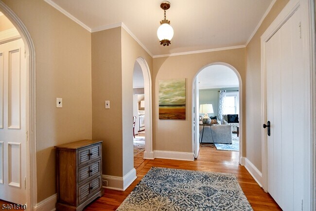 Building Photo - 15 Euclid Ave