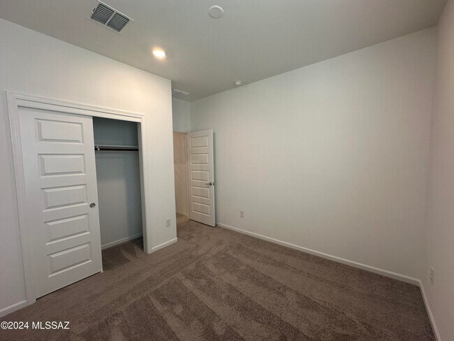 Building Photo - 10467 W Washburn St