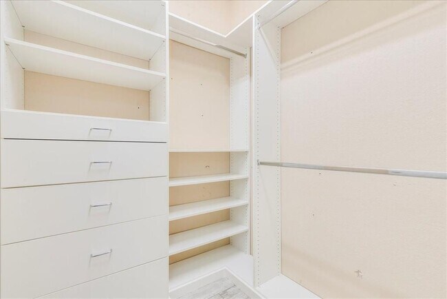 Building Photo - 7805 Huddleston Ln