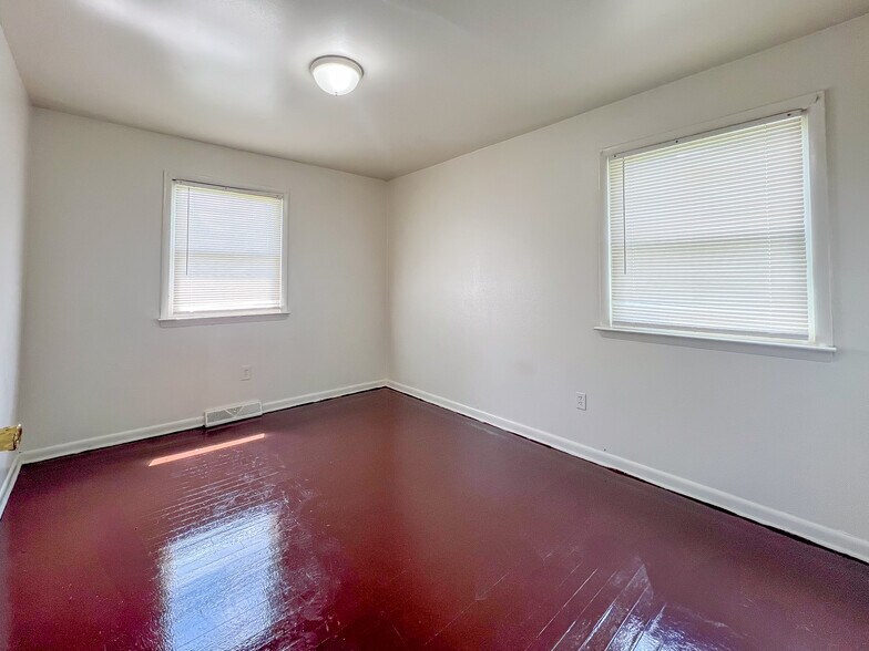 Building Photo - 1811 Owens Ct