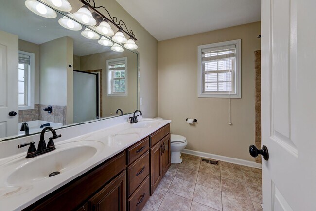 Building Photo - 2924 Brewster Drive