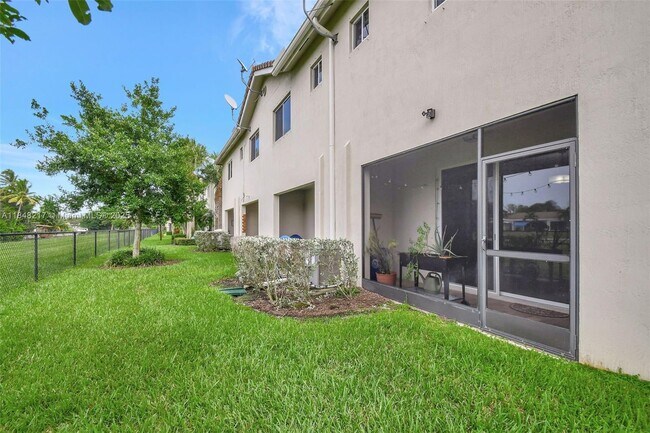 Building Photo - 1119 Vermilion Dr