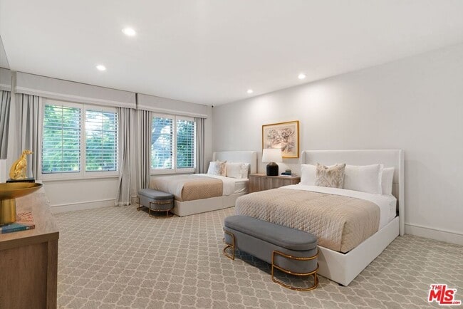 Building Photo - 506 N Rexford Dr